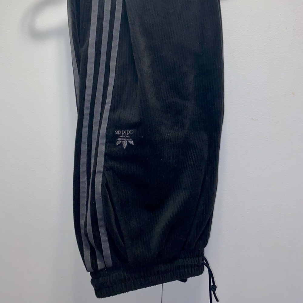 Jogging adidas en velours côtelé Edition limité